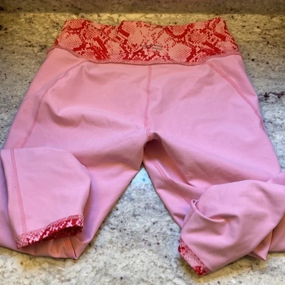 FABLETICS Define Powerhouse High-Waisted Capri Size XS Persimmon Python Pink - Picture 12 of 16